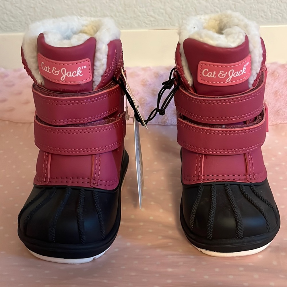 Cat &Jack Toddler snow boots. NWT.